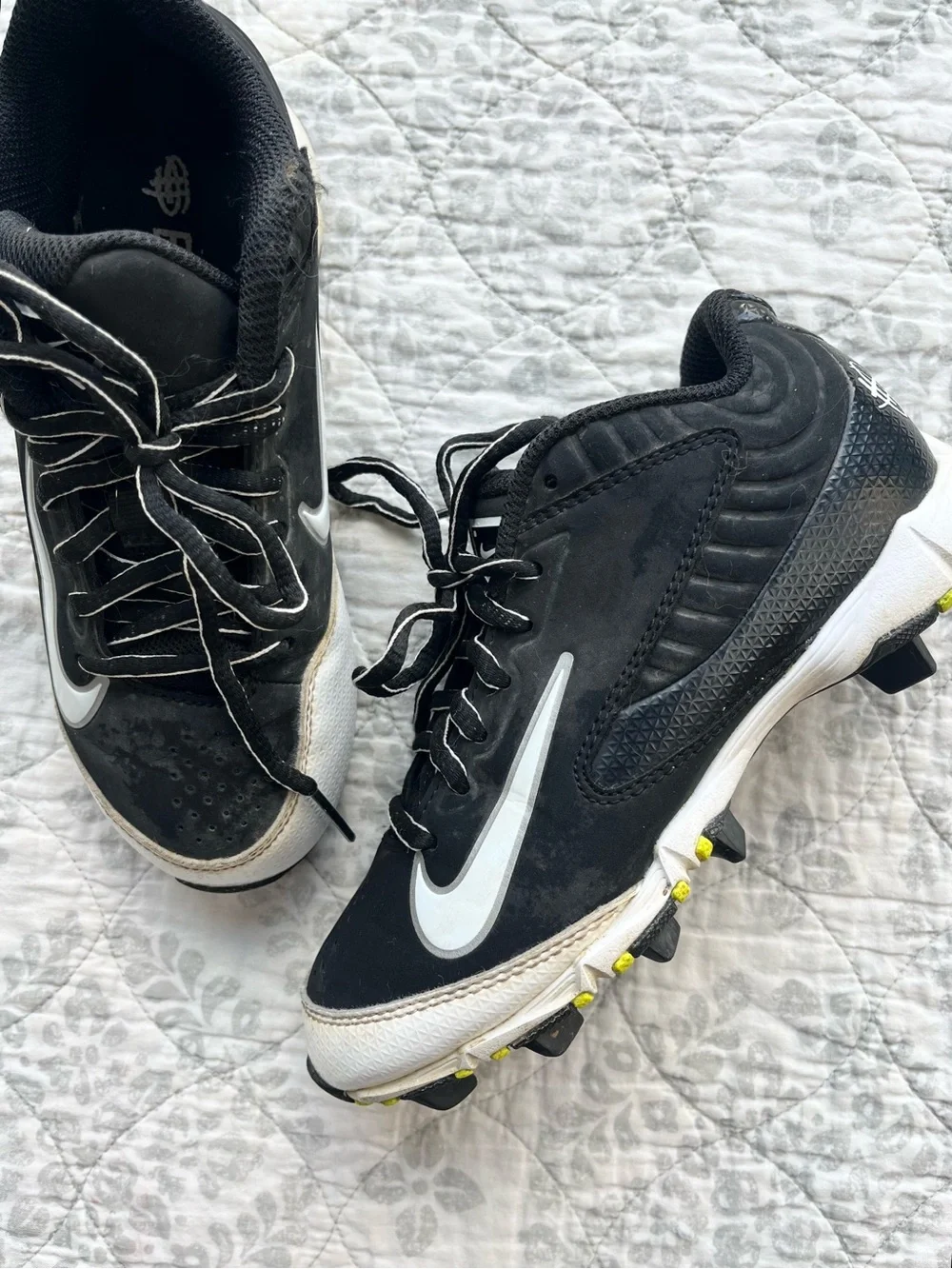 1.5Y Nike Kids Black & White Baseball Cleats